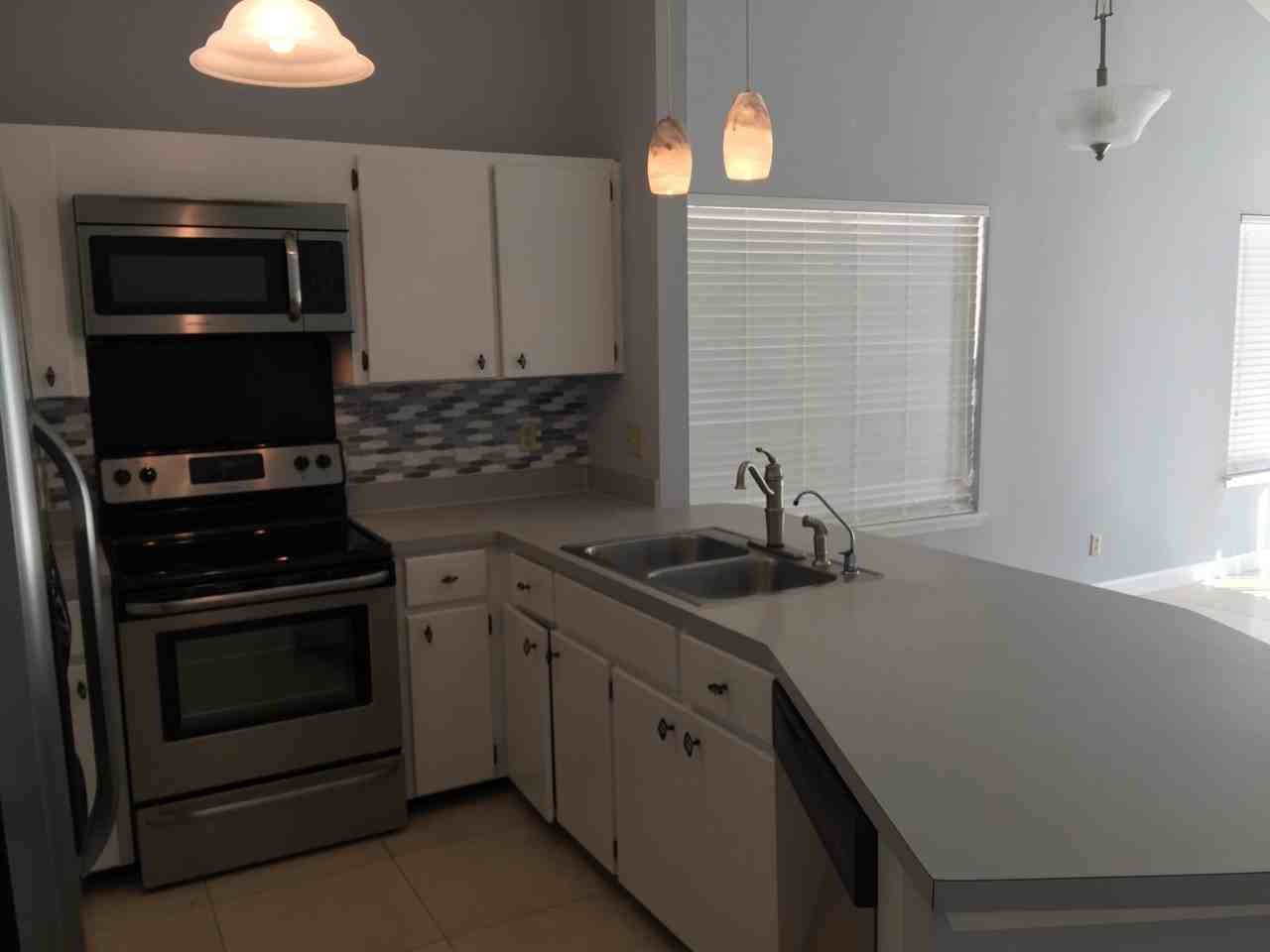 3065 Yorktown Cir - Photo 4 of 13