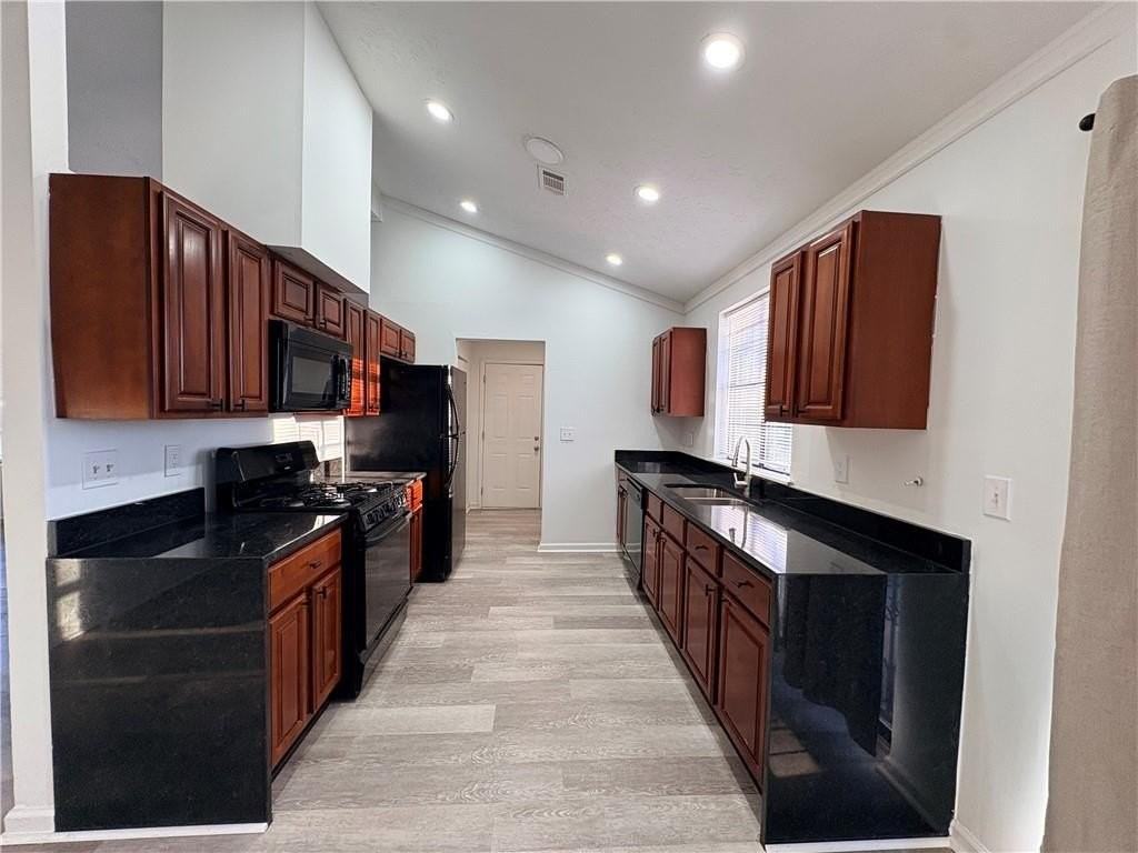 3929 Flakes Mill Rd - Photo 7 of 12