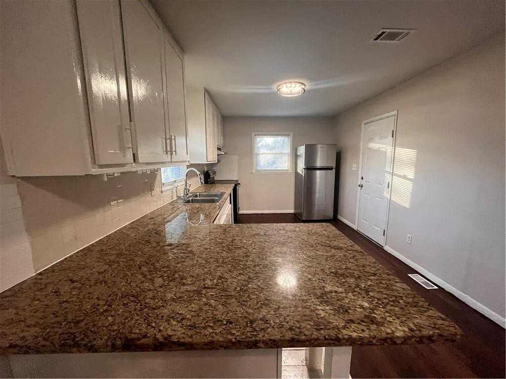 80 Stafford St Nw - Photo 4 of 13