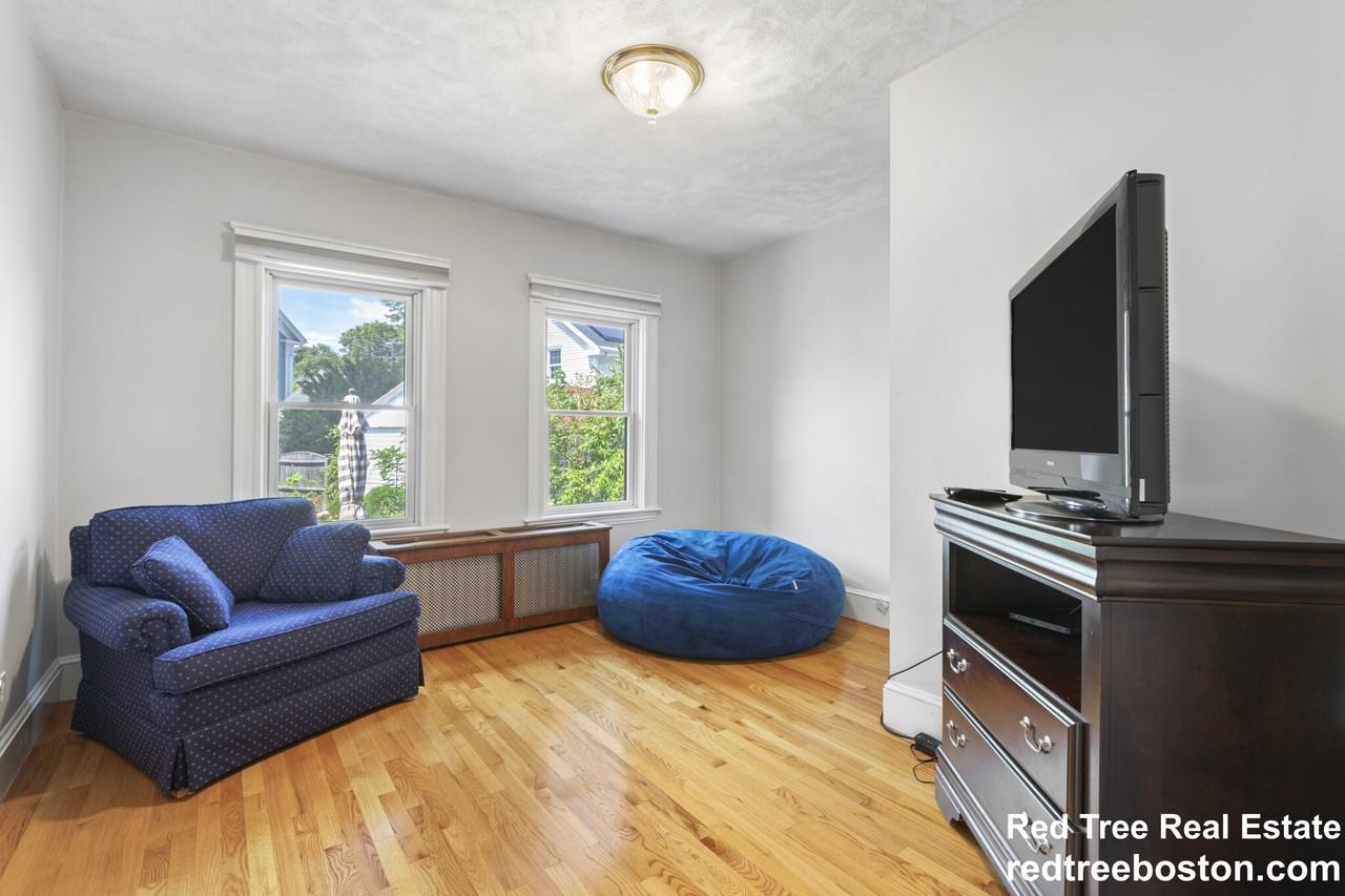 17 Gilbert St #1 - Photo 7 of 13