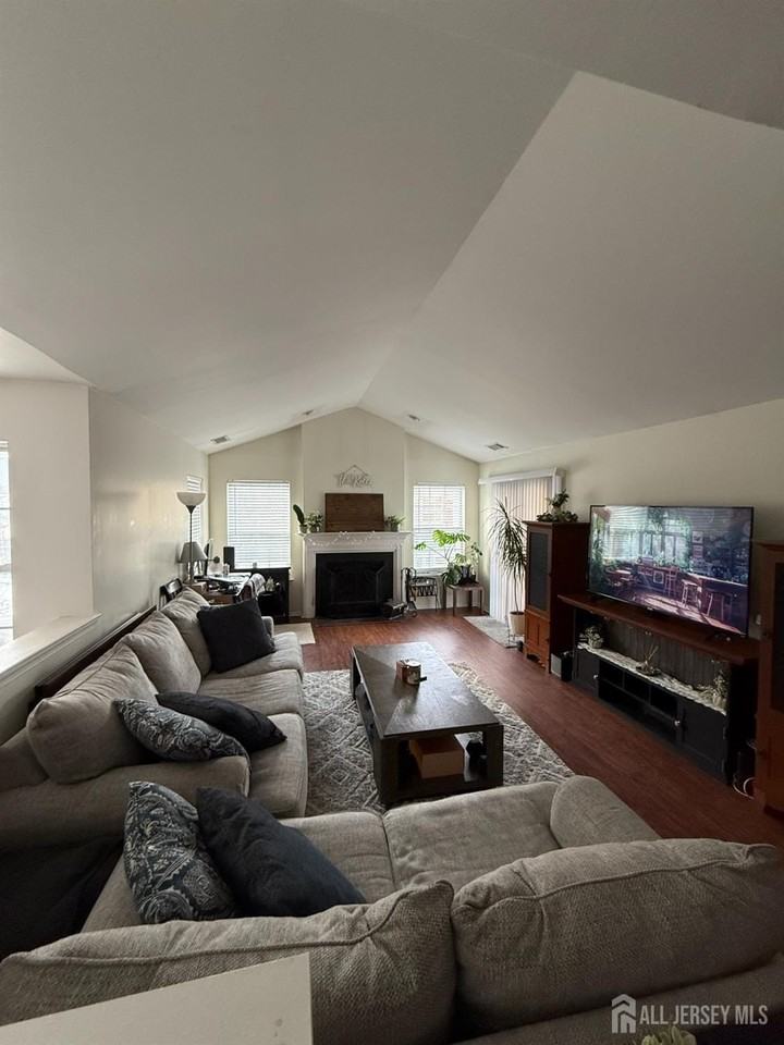 333 Bowler Ct - Photo 5 of 13