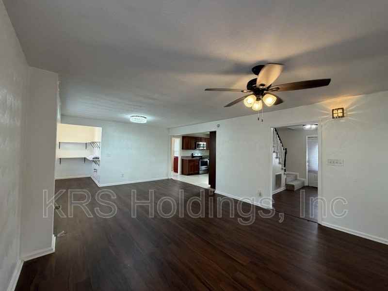 300 Hampton Roads Ave - Photo 3 of 15