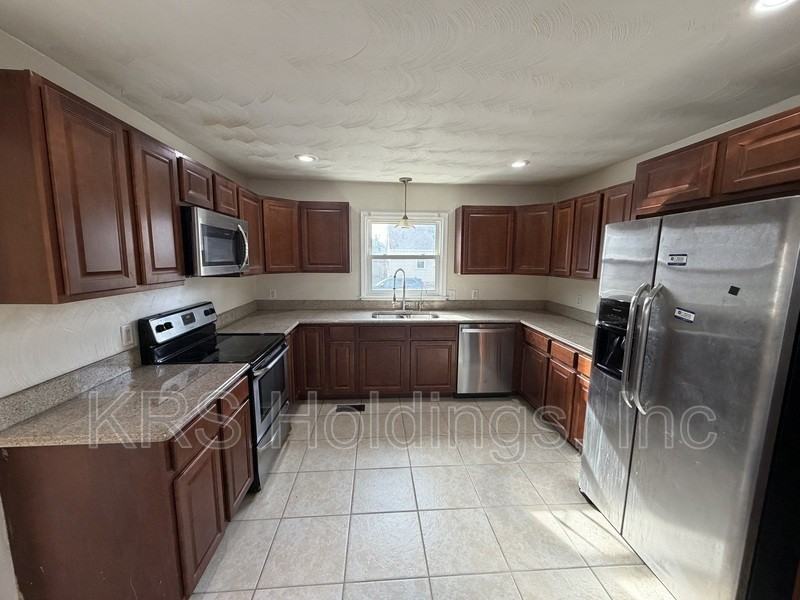 300 Hampton Roads Ave - Photo 4 of 15