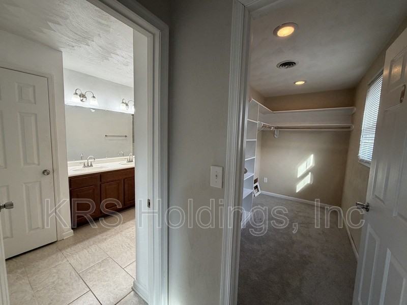 300 Hampton Roads Ave - Photo 6 of 15