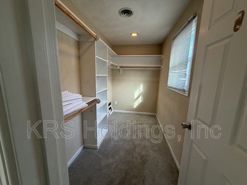 300 Hampton Roads Ave - Photo 7 of 15