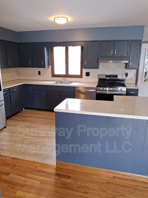 486 Mercer St - Photo 2 of 4