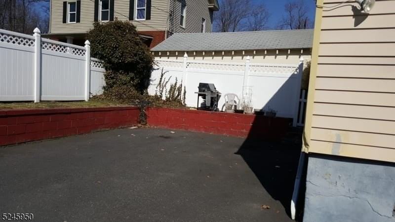 204 Spruce St - Photo 7 of 24