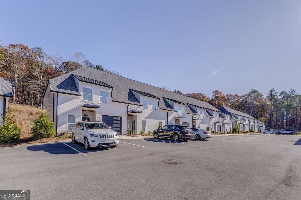 79 Chateau Dr Se - Photo 2 of 41