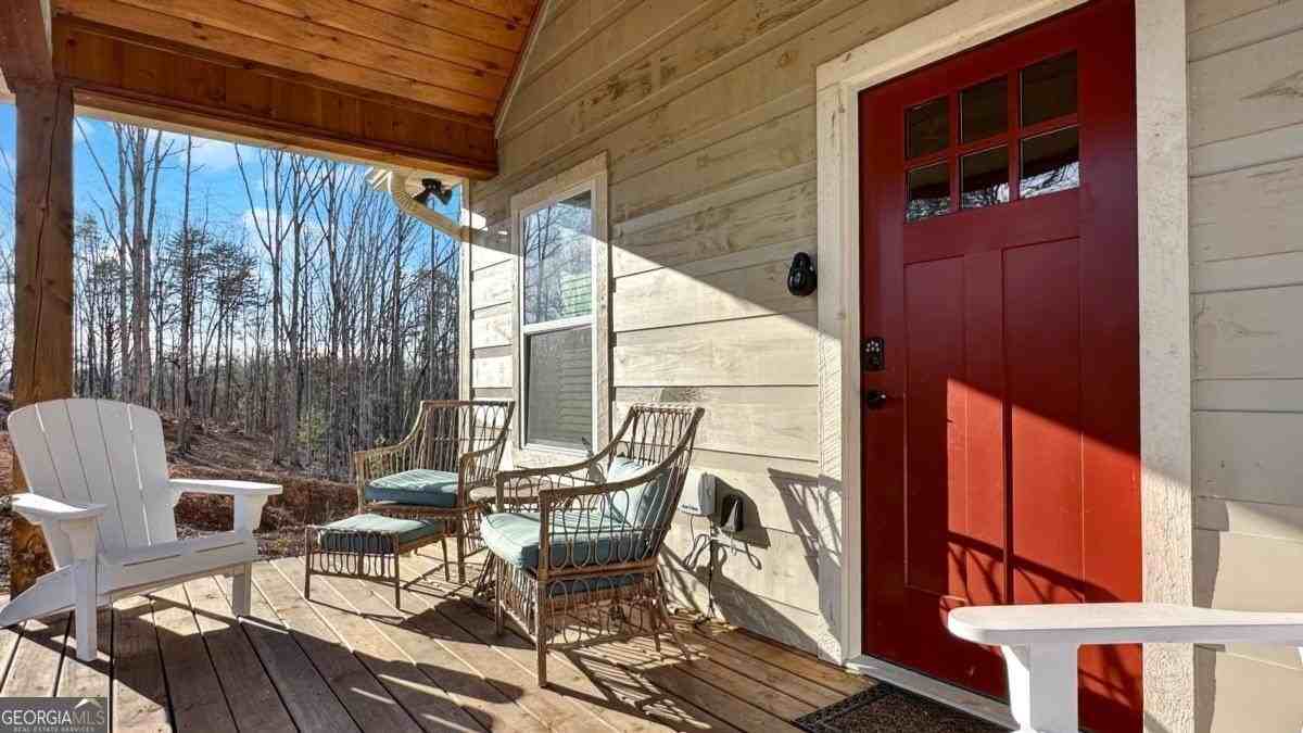 374 Prince Dr - Photo 2 of 50