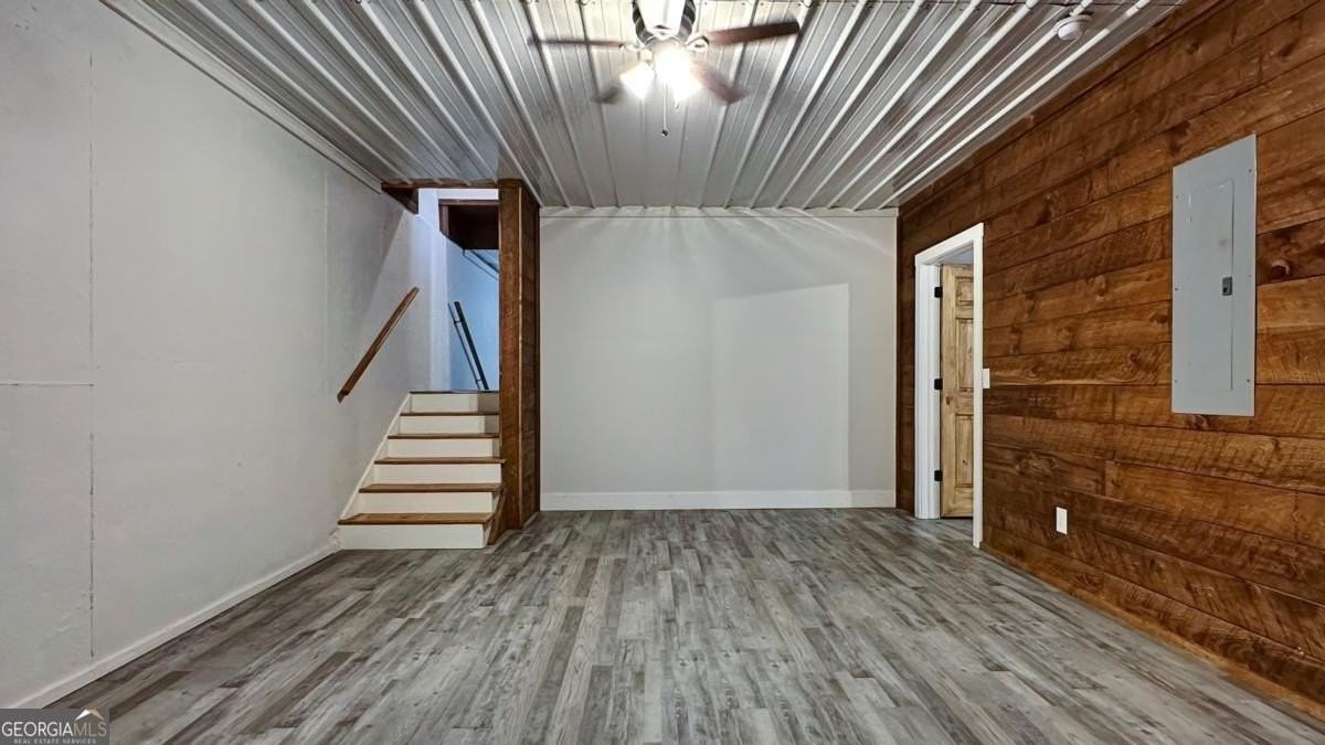 374 Prince Dr - Photo 3 of 50