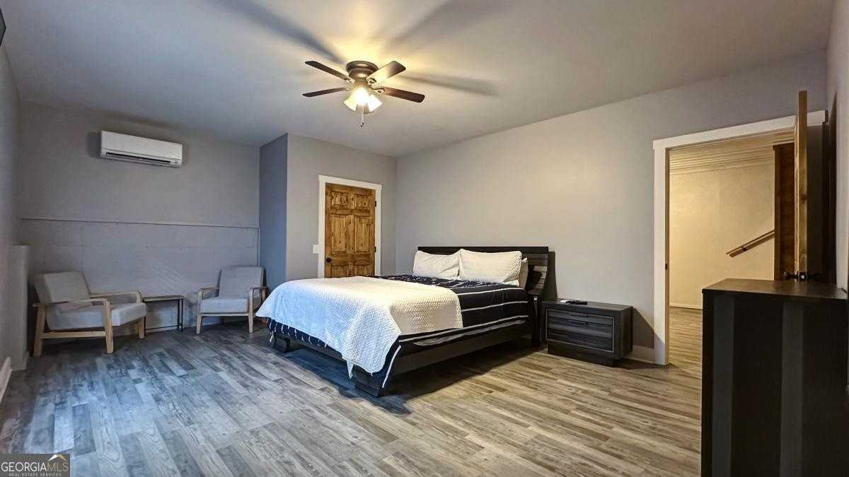 374 Prince Dr - Photo 7 of 50