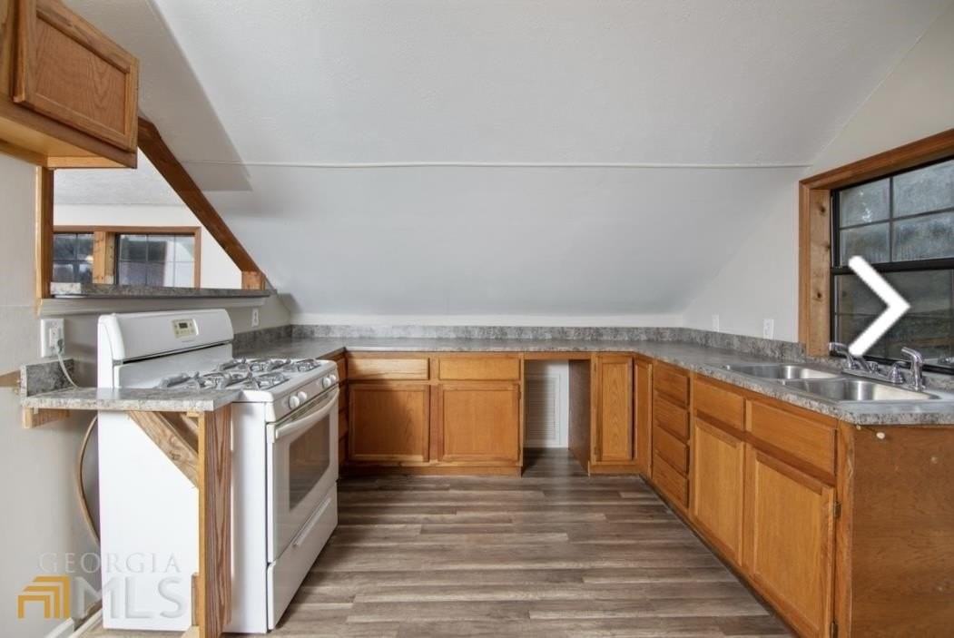 741 Rosemont Rd - Photo 3 of 16