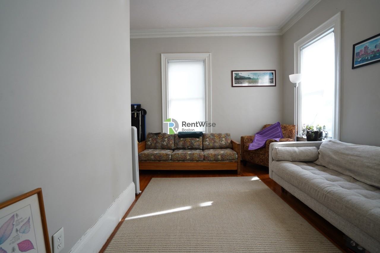 172 Bigelow St #1 - Photo 3 of 22