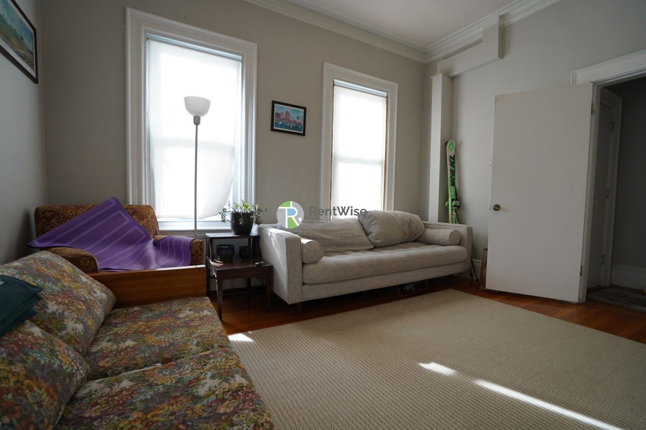 172 Bigelow St #1 - Photo 4 of 22