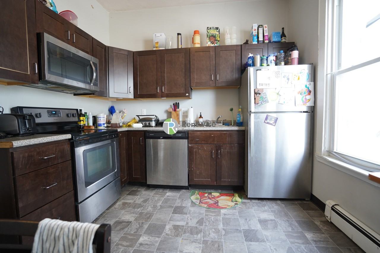 172 Bigelow St #1 - Photo 5 of 22