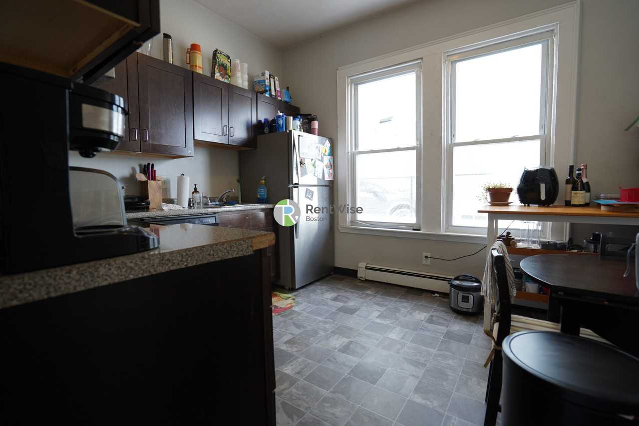 172 Bigelow St #1 - Photo 7 of 22