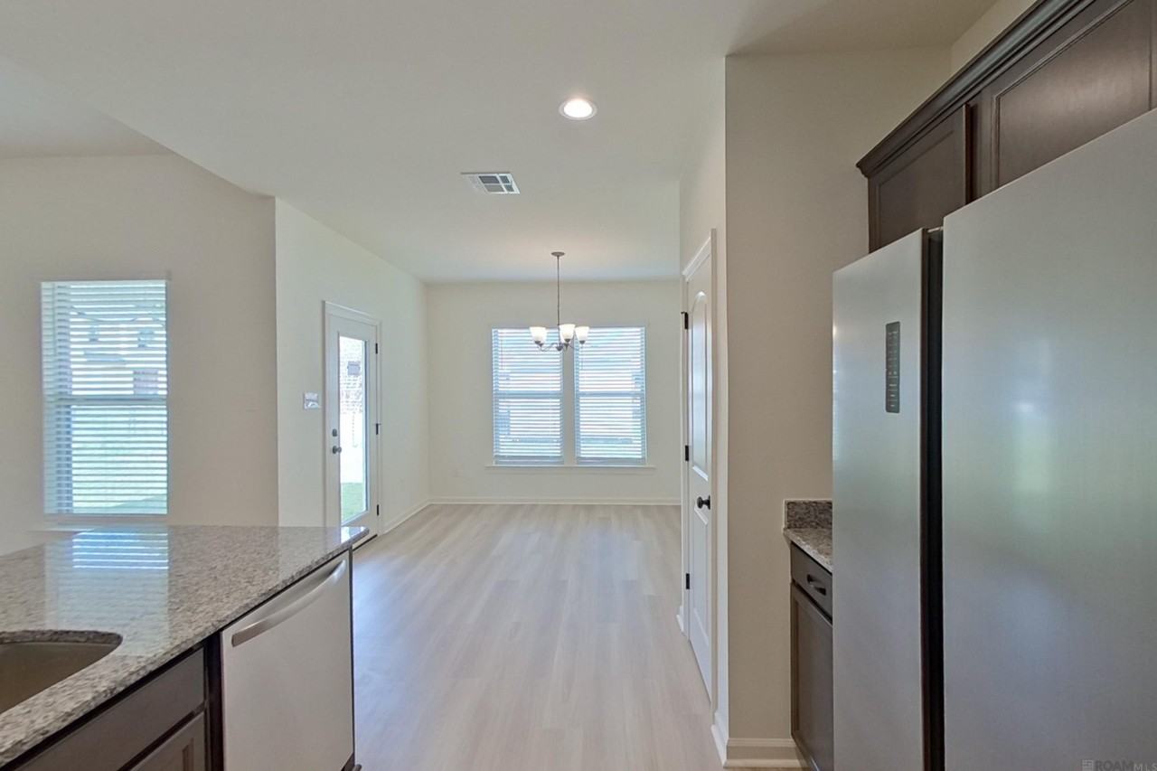 121 Salvat Dr - Photo 5 of 19