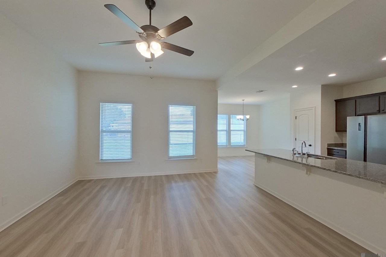 121 Salvat Dr - Photo 6 of 19