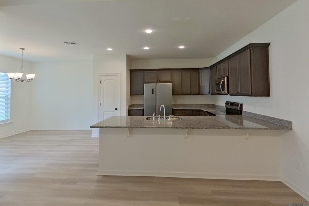 121 Salvat Dr - Photo 7 of 19