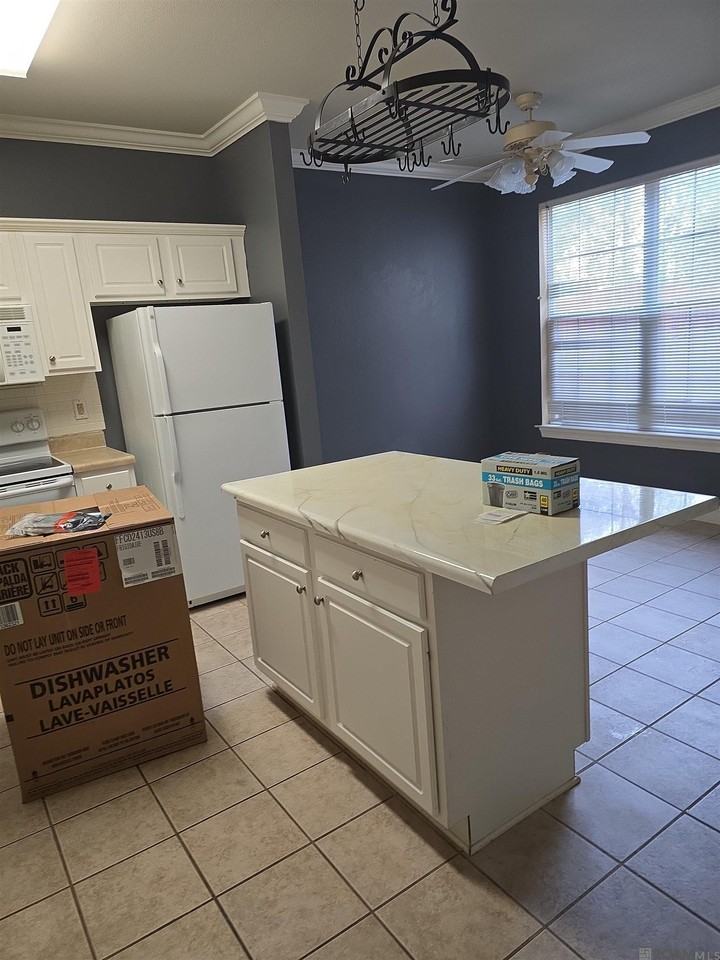 2173 Plantation Ln - Photo 3 of 13