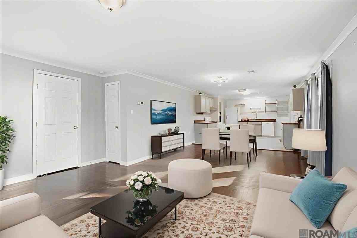 1341 Eddie Robinson Sr Dr - Photo 2 of 15