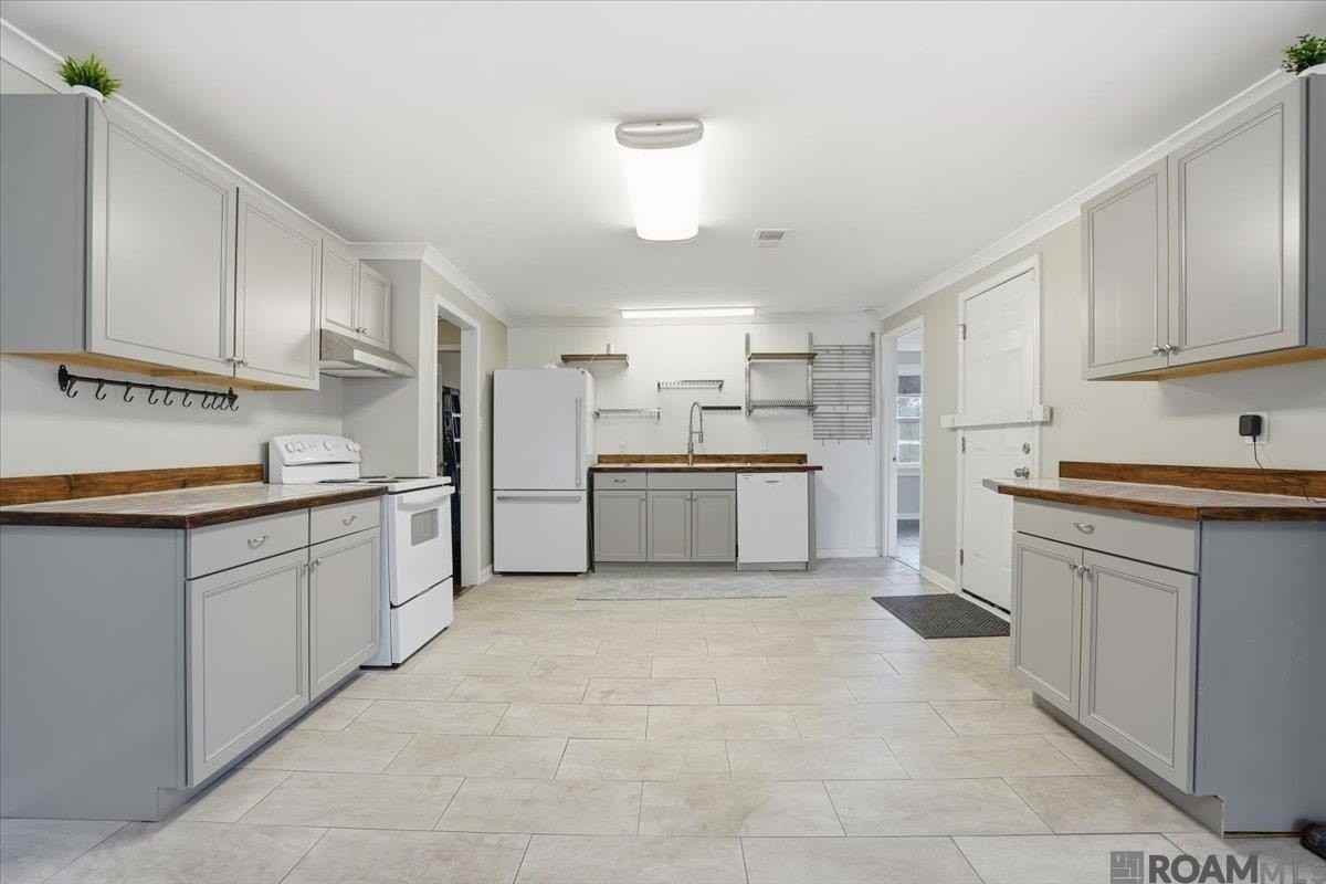 1341 Eddie Robinson Sr Dr - Photo 6 of 15