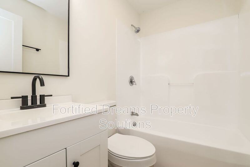 728 Everett St - Photo 3 of 21