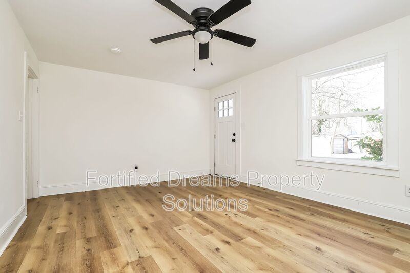 728 Everett St - Photo 4 of 21