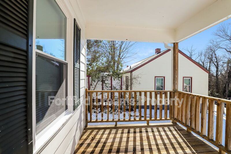 1211 Vance St - Photo 3 of 20