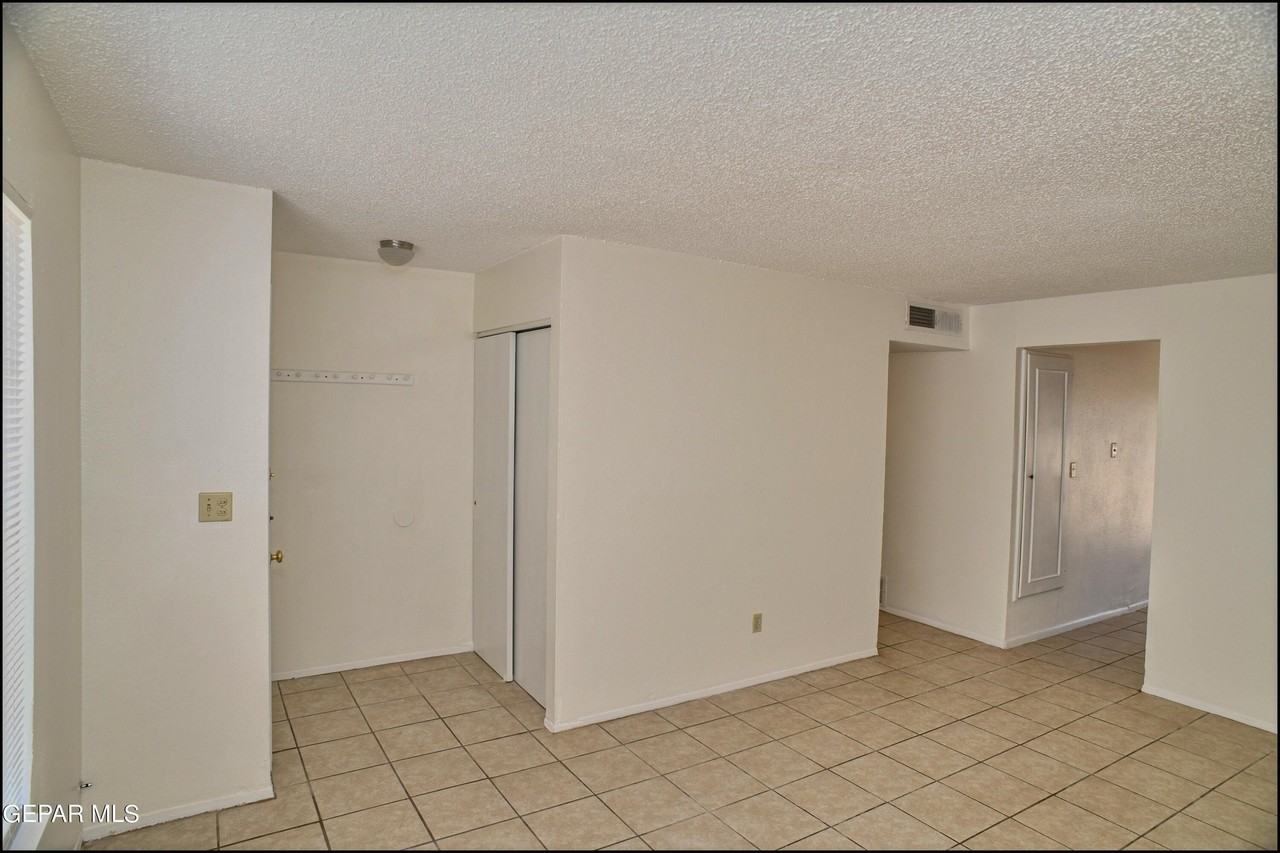 10809 Jadestone St - Photo 7 of 42