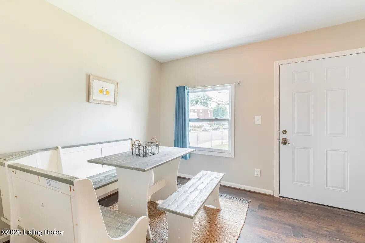 1046 Charles St - Photo 5 of 14