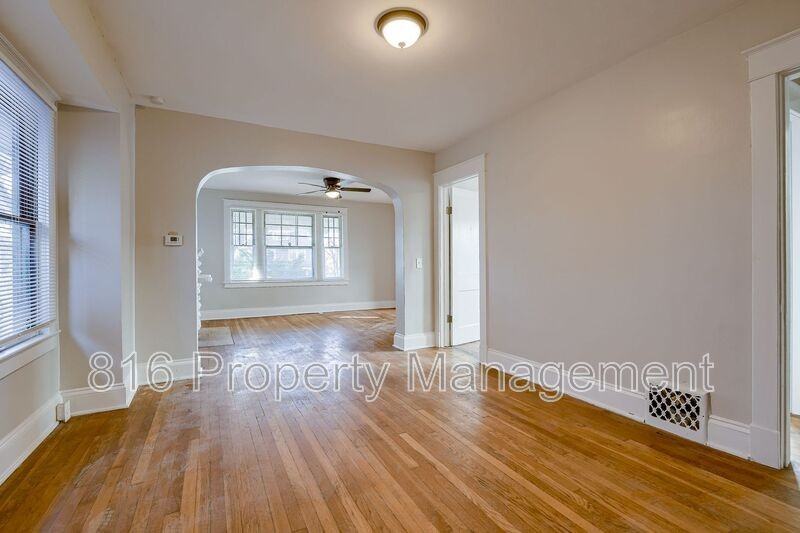 3935 Agnes Ave - Photo 3 of 34