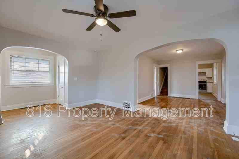 3935 Agnes Ave - Photo 4 of 34