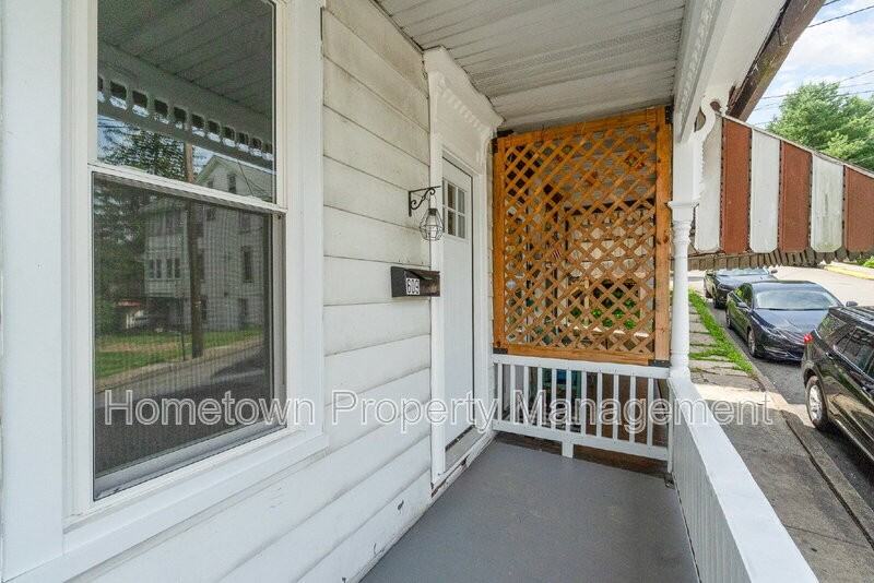 609 Spruce St - Photo 4 of 26