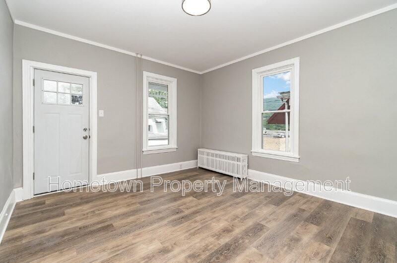 609 Spruce St - Photo 5 of 26