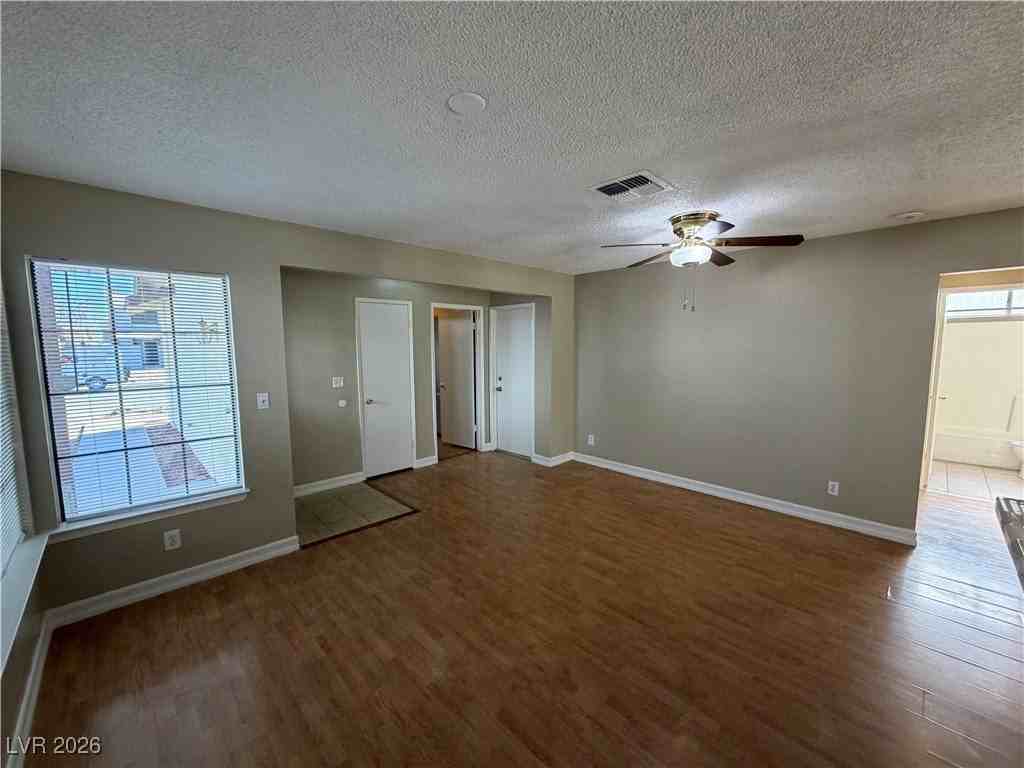 1912 Harvest Dr - Photo 3 of 18