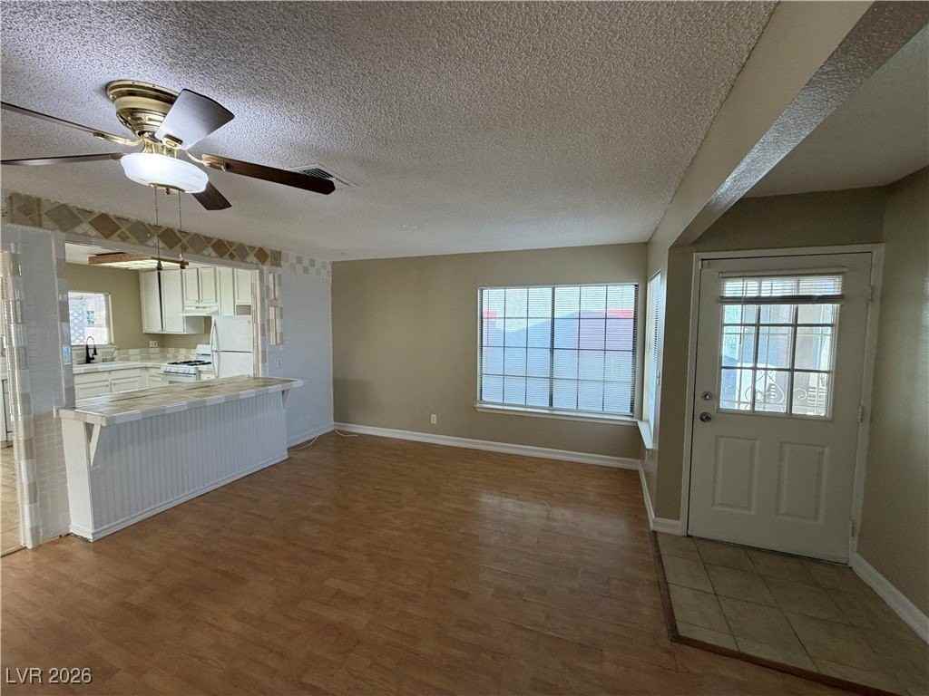 1912 Harvest Dr - Photo 4 of 18