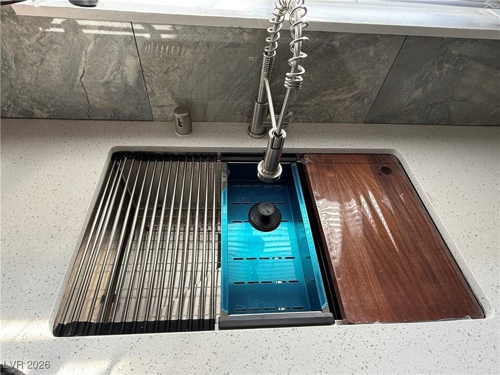 212 Orchid Dr - Photo 7 of 17