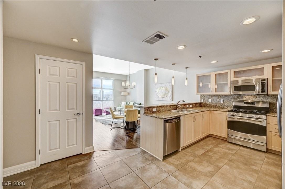 150 Las Vegas Blvd N #1811