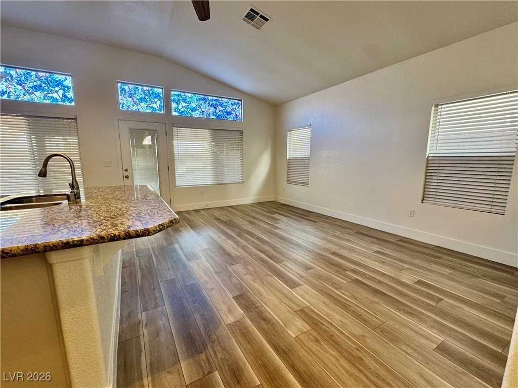 9220 Estrada Ave - Photo 4 of 16