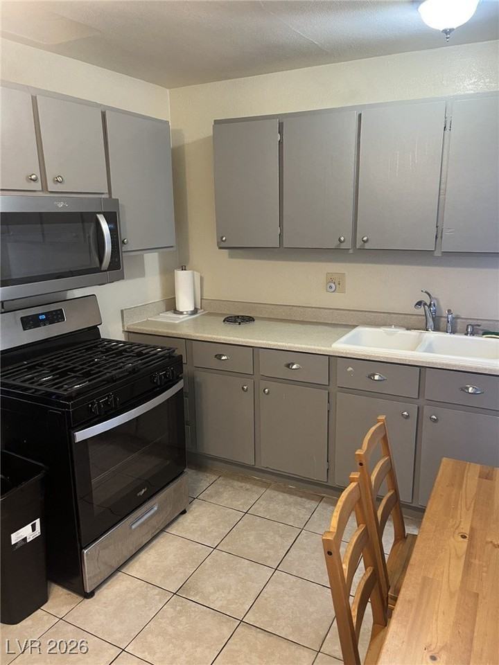 139 Constitution Ave - Photo 4 of 17