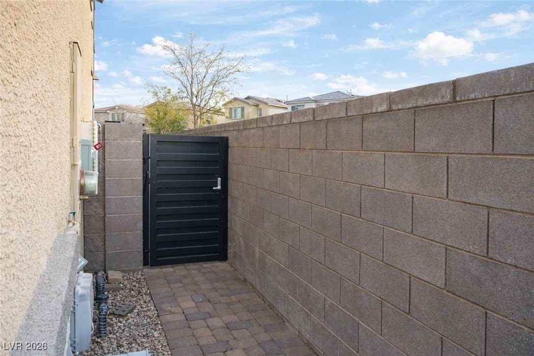 1334 Ossa St - Photo 6 of 17