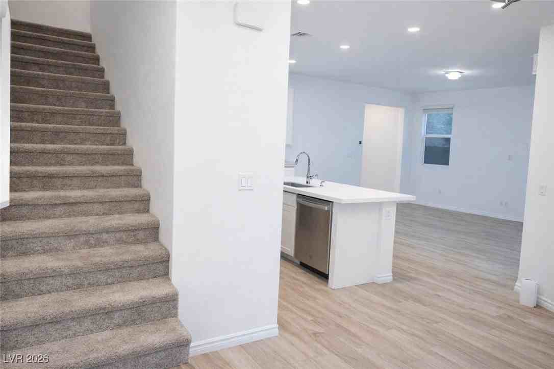 1334 Ossa St - Photo 7 of 17