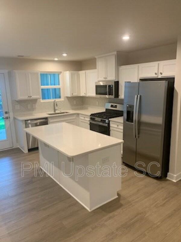 413 Camarillo Ln - Photo 2 of 8