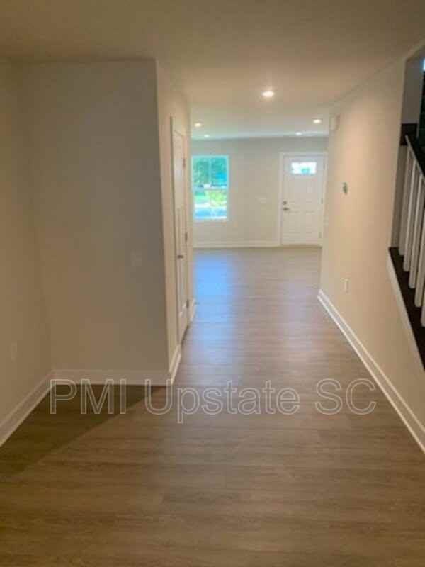 413 Camarillo Ln - Photo 3 of 8