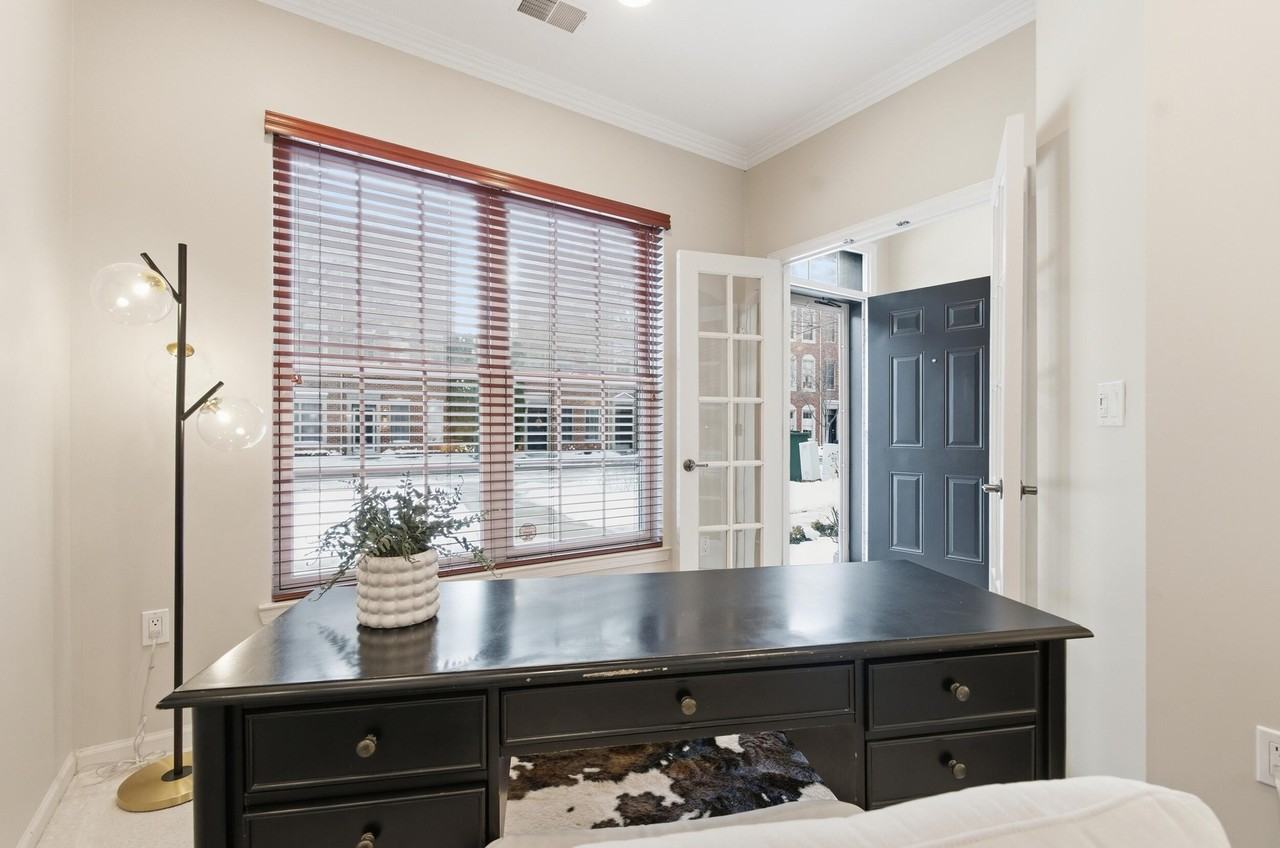 531 Graten St - Photo 4 of 19