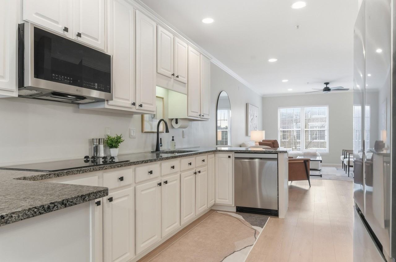 531 Graten St - Photo 5 of 19