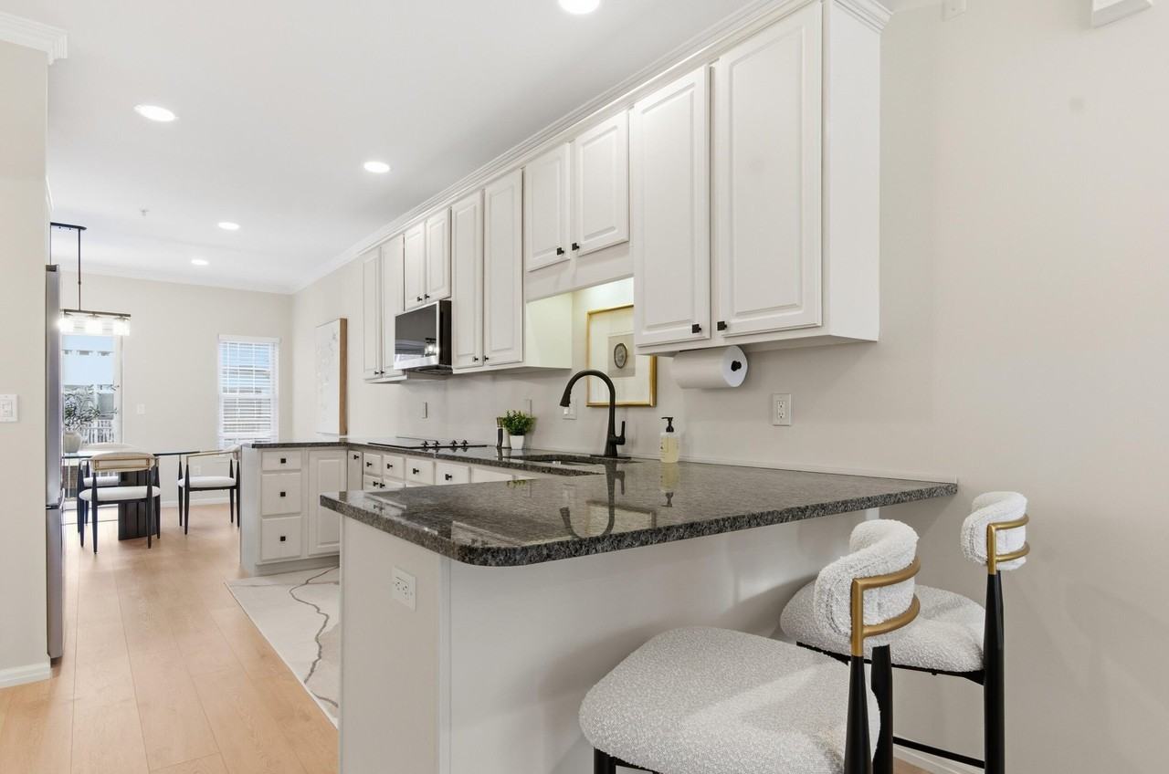 531 Graten St - Photo 6 of 19