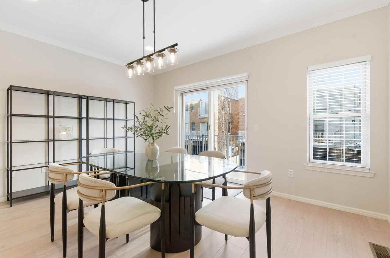 531 Graten St - Photo 7 of 19