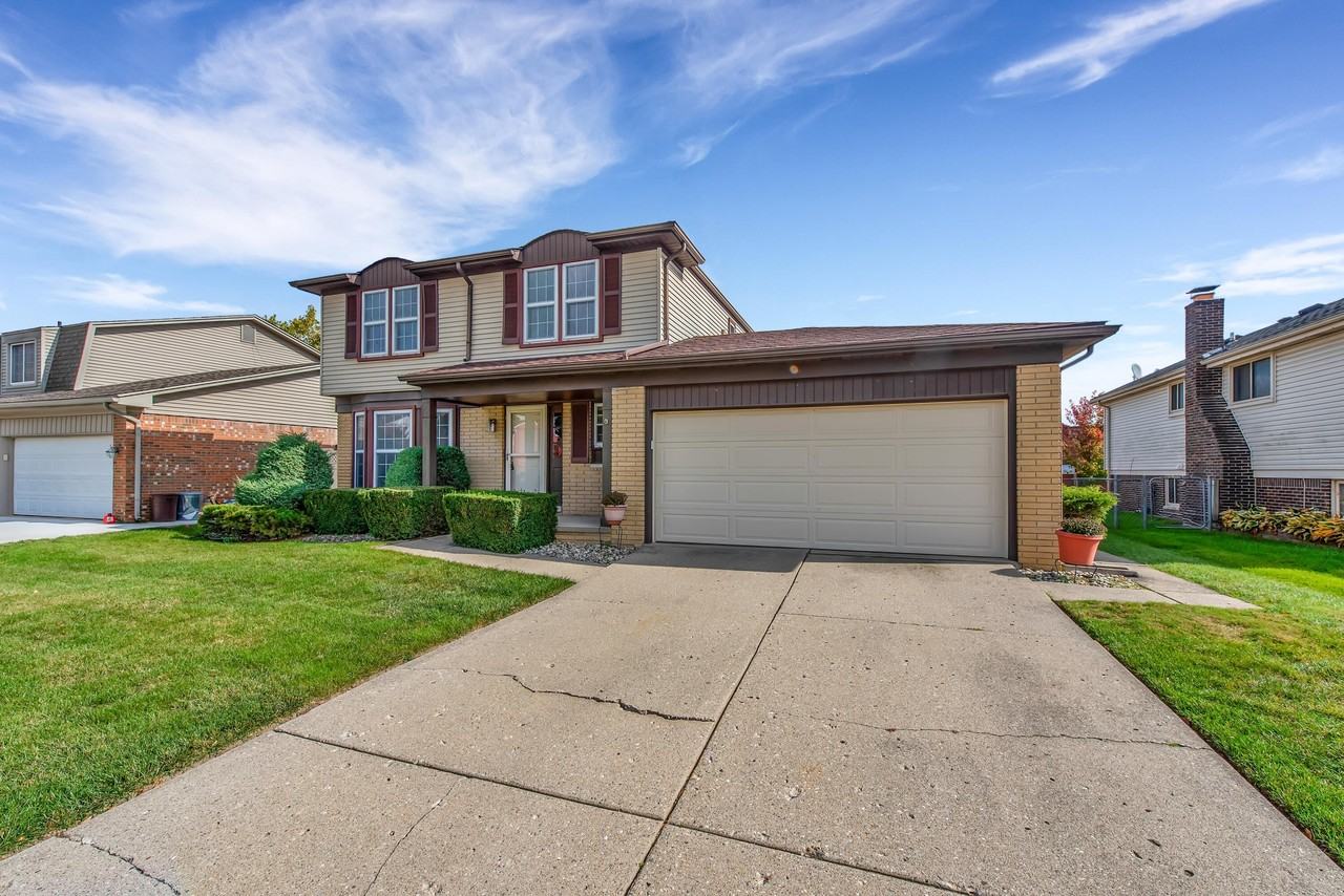 197 Kings Way - Photo 2 of 30